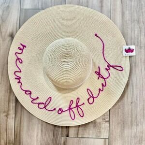 Mermaid off duty summer hat Pink and white straw hat with a boho touch‎
